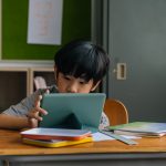Anak Tidak Fokus Saat Sekolah Online? Coba 8 Tips Ini untuk Mengatasi Burnout